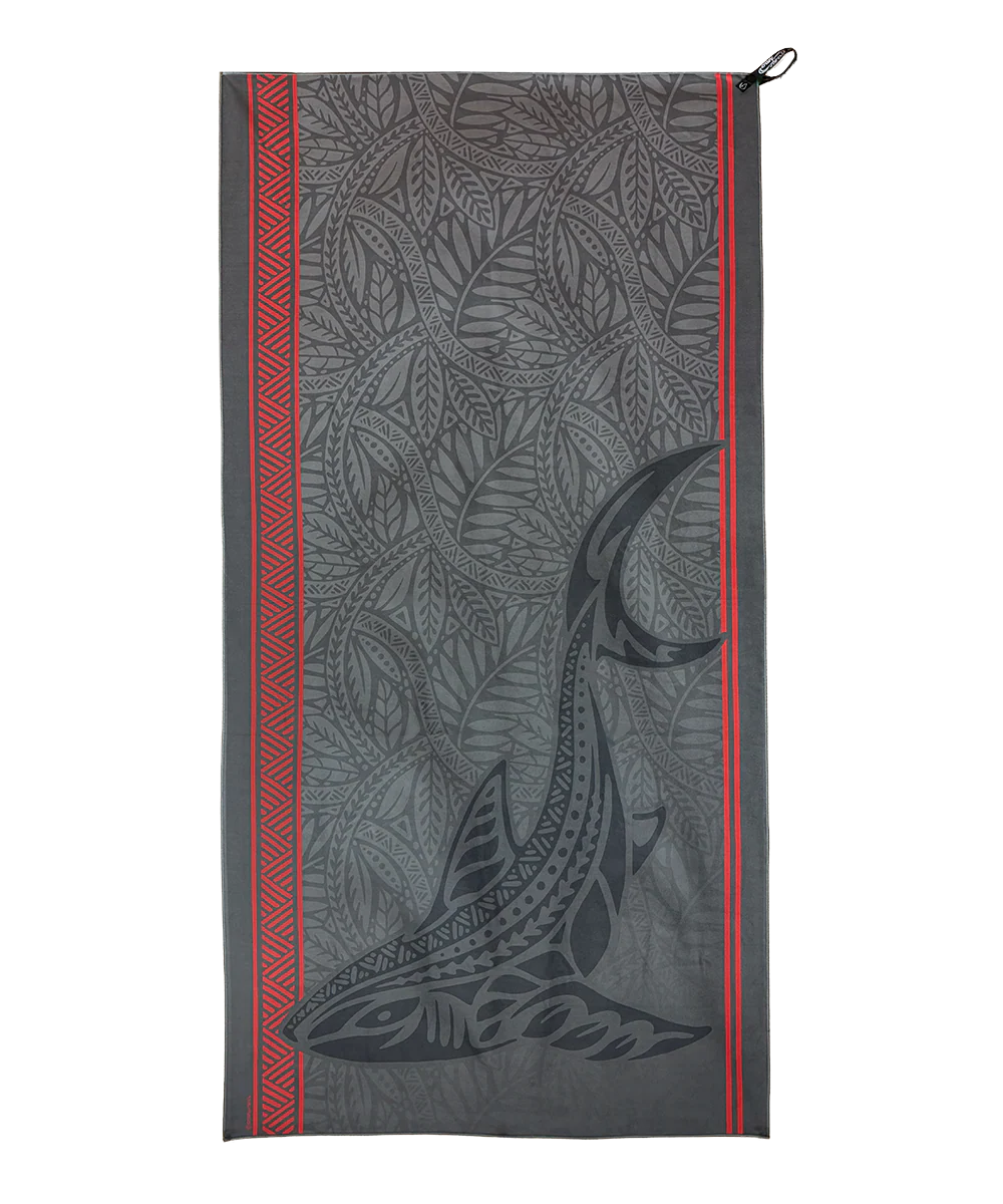 Mano Dive Tribal - Microfiber Beach Towel
